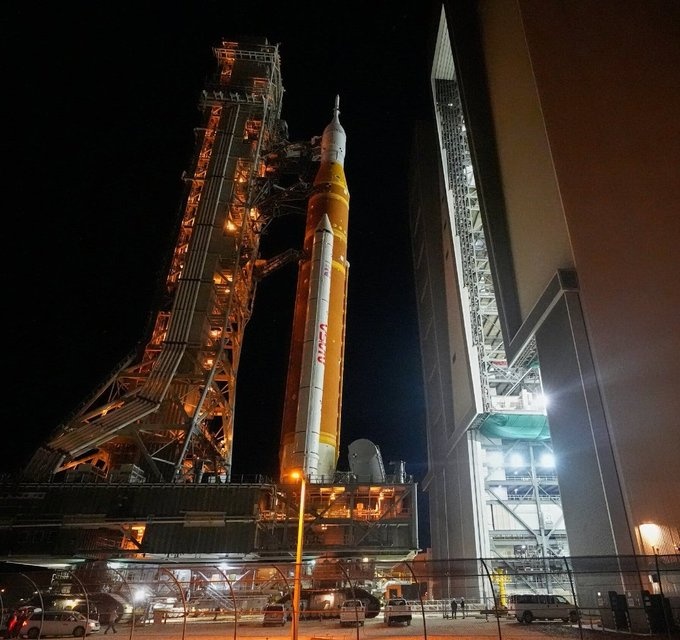 NASA Artemis II, Moon mission, SLS rocket launch, Orion spacecraft, lunar orbit mission, human spaceflight, Kennedy Space Center launch, Artemis program, Moon exploration, space mission 2026